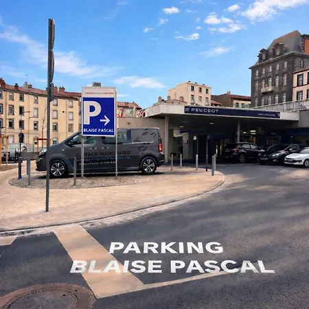 Cozy Equipped And Parking - Center Appartement *
